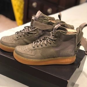 Nike Air Force 1 Mid